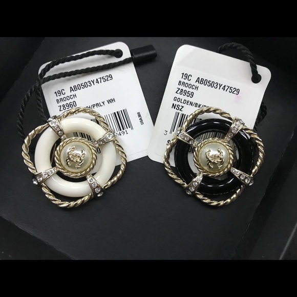CHANEL BROOCH WHITE COLOR (sold black) - Picture 1 of 1